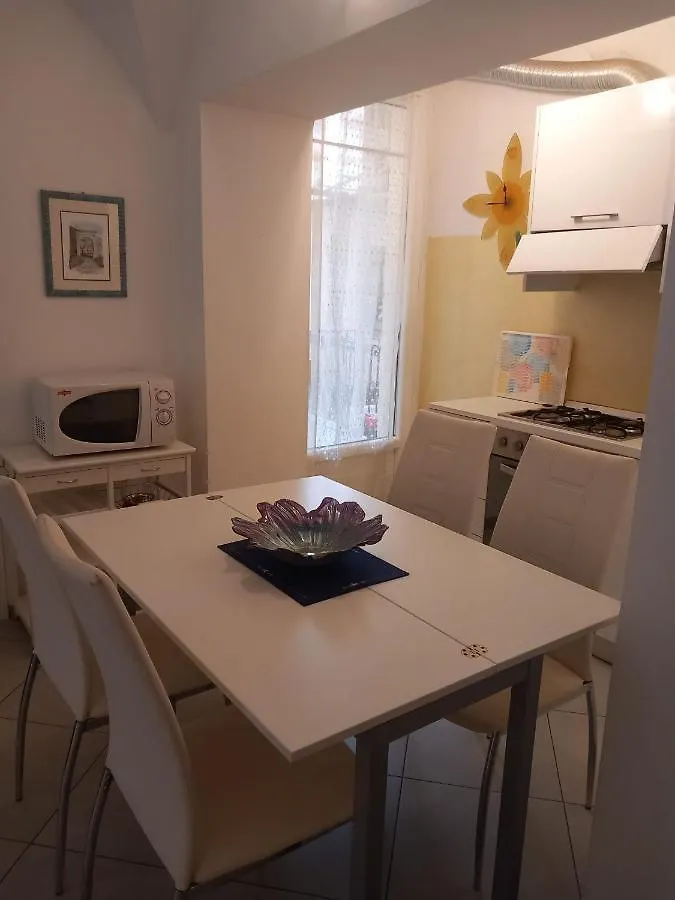 Casa Colombo Daire Finale Ligure